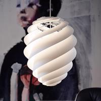 LE KLINT Swirl 2 Medium, biela závesná lampa